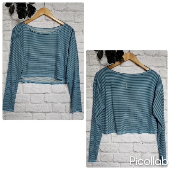 Lands' End "Performance" Activewear top - Picture 3 of 5